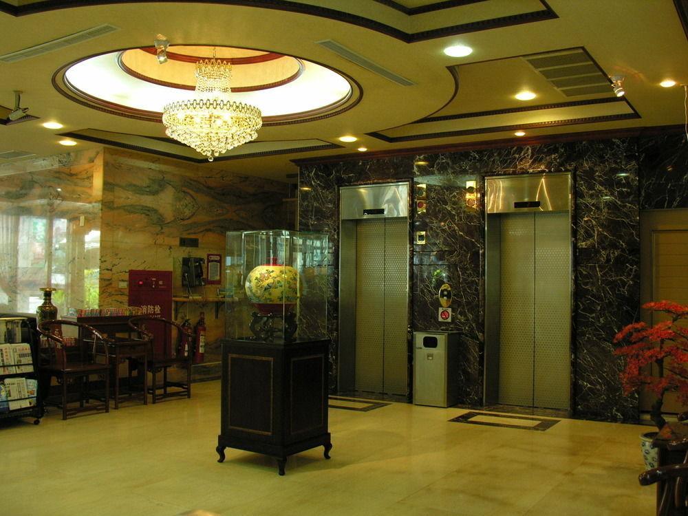 Sunrise Hotel Тайнань Экстерьер фото