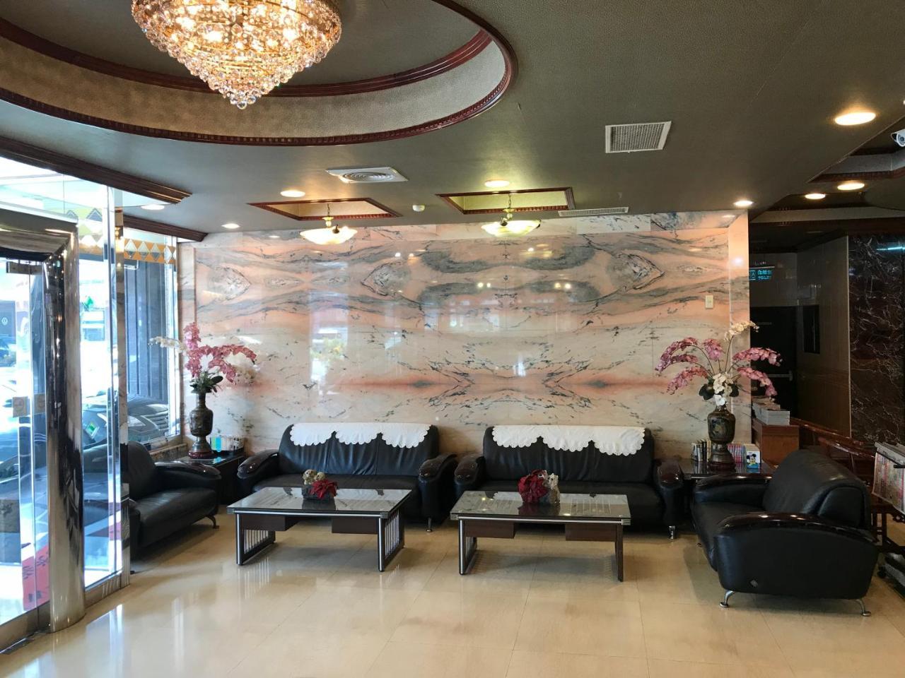 Sunrise Hotel Тайнань Экстерьер фото