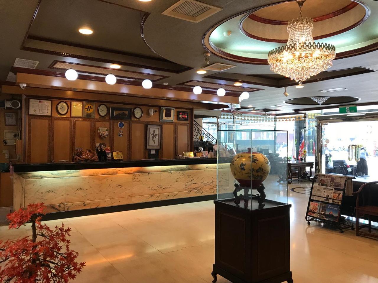 Sunrise Hotel Тайнань Экстерьер фото