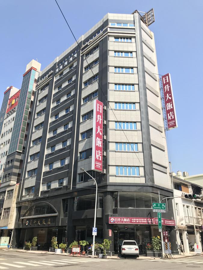 Sunrise Hotel Тайнань Экстерьер фото
